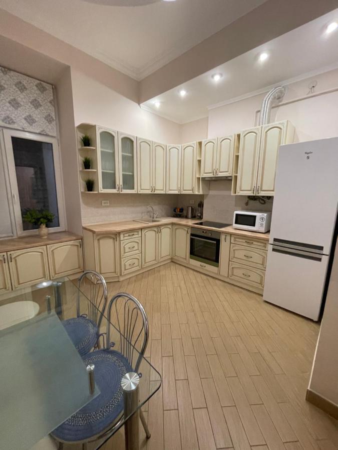 3 Rooms Apartments In The City Centr Lemberg Exterior foto