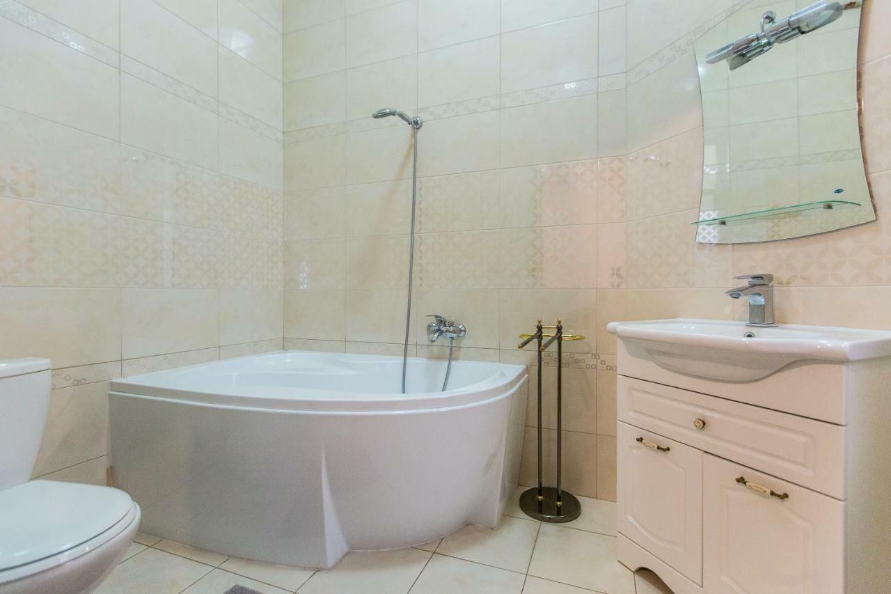 3 Rooms Apartments In The City Centr Lemberg Exterior foto